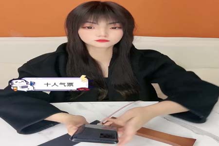 骚气靓妹主播『百虎饭饭』正常直播时第二视角超清情趣内内露逼掰穴诱惑 人如其名还有不少白毛